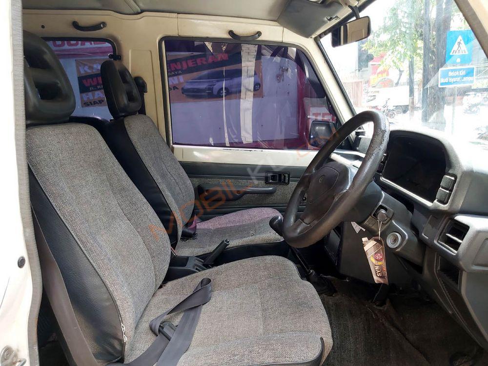 Mobil Daihatsu Feroza 1995