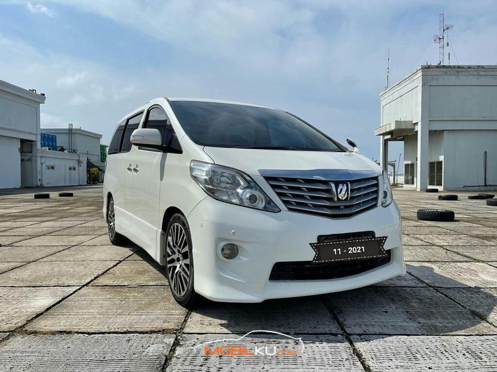 Mobil Toyota Alphard 2010