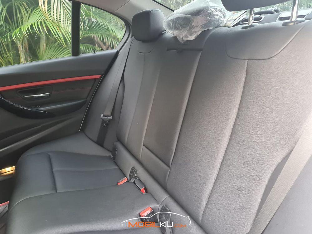 Mobil BMW 3 Series 2016