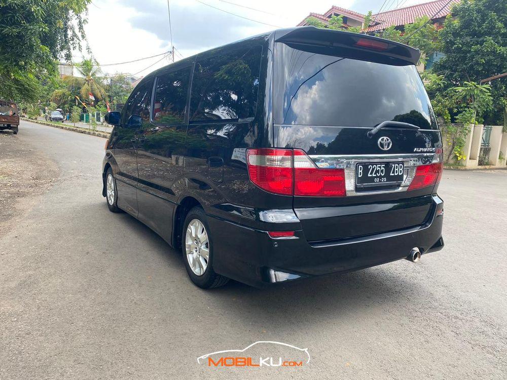 Mobil Toyota Alphard 2004