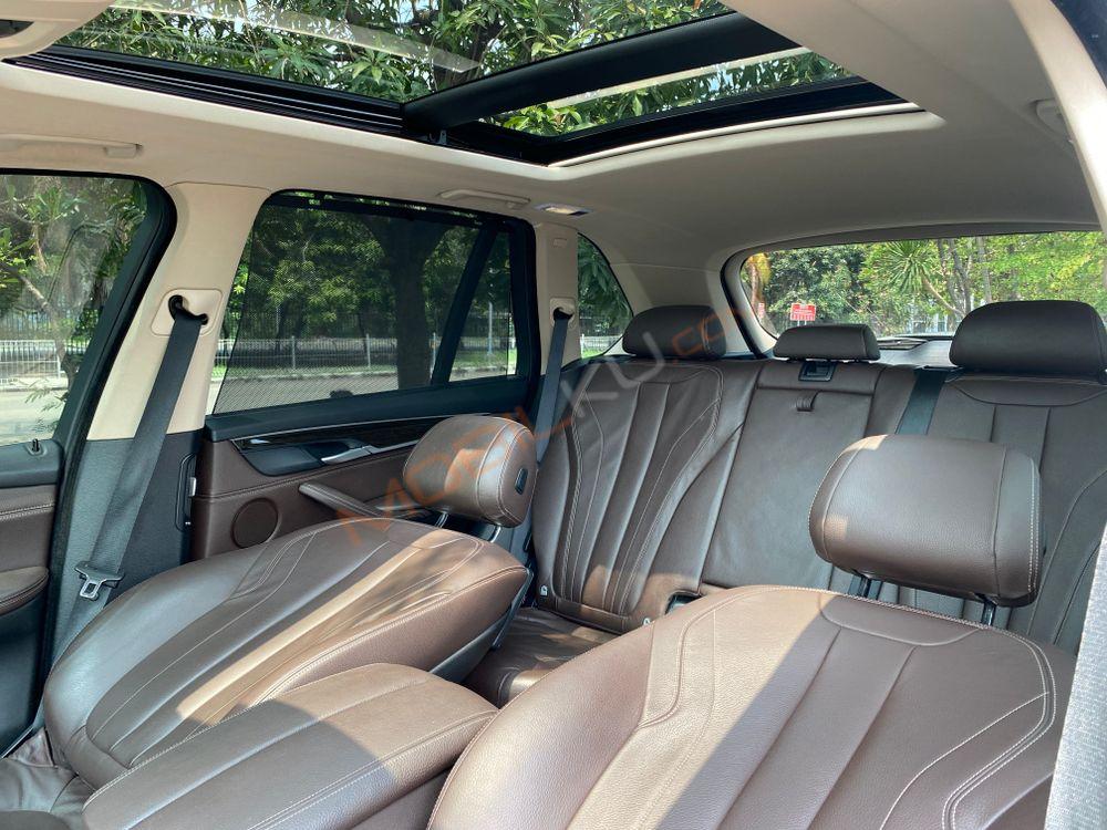 Mobil BMW X5 2015