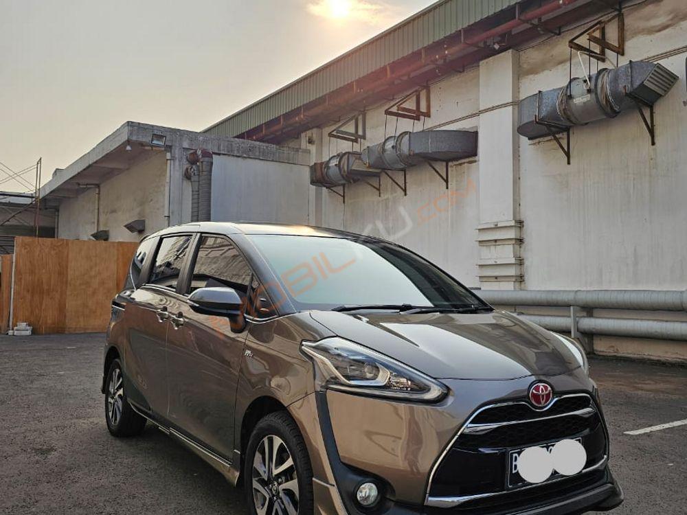 Mobil Toyota Sienta 2021