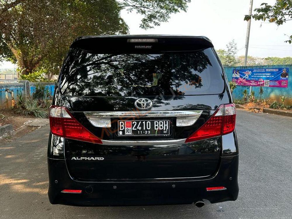 Mobil Toyota Alphard 2008
