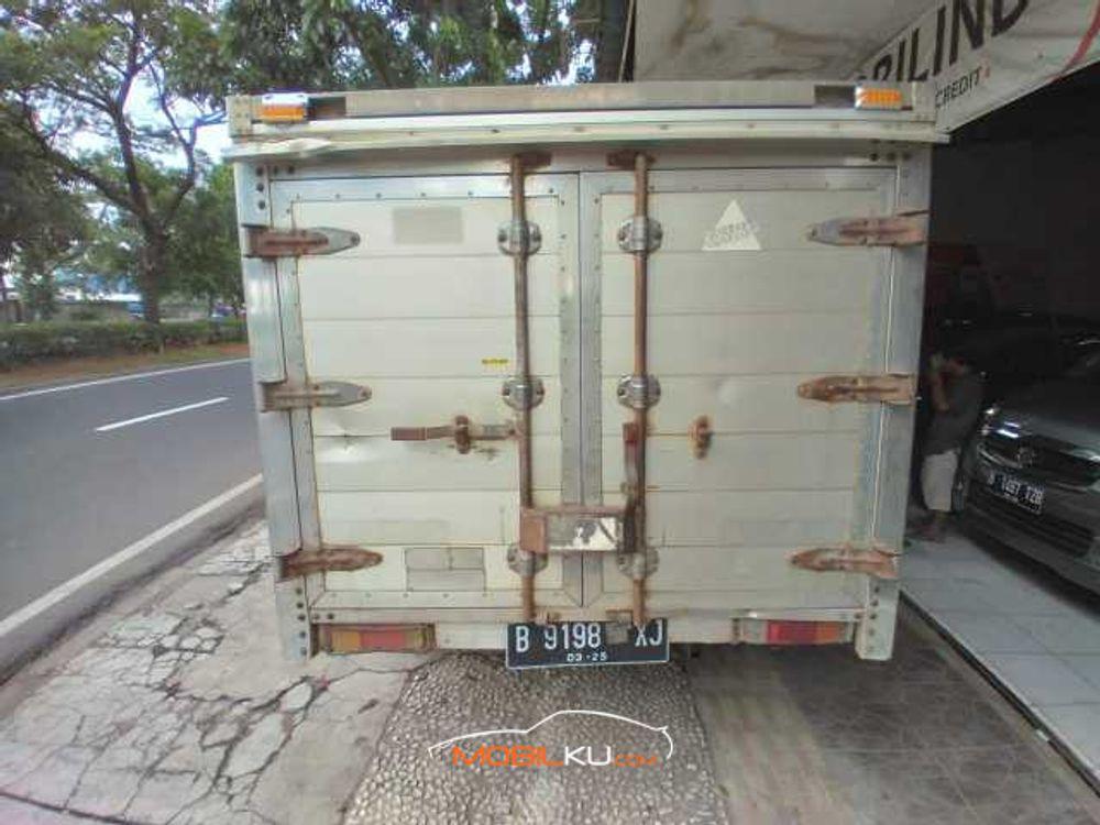 Mobil Toyota Kijang 2005