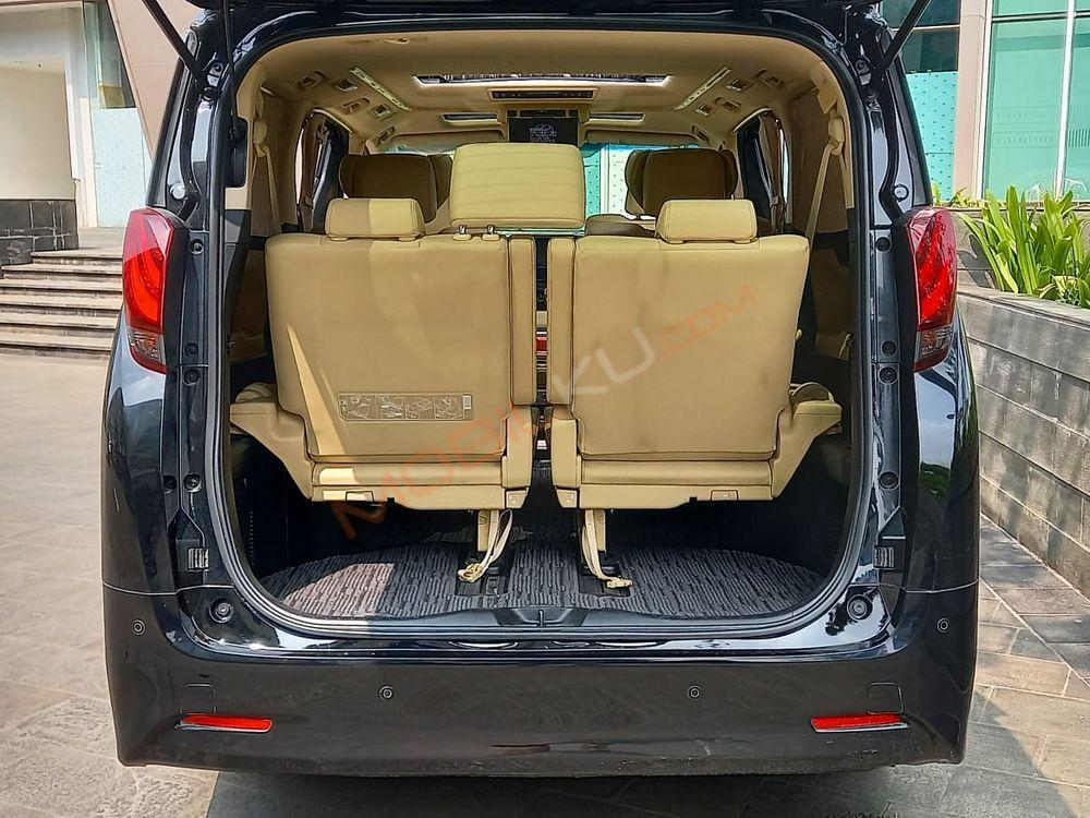 Mobil Toyota Alphard 2017