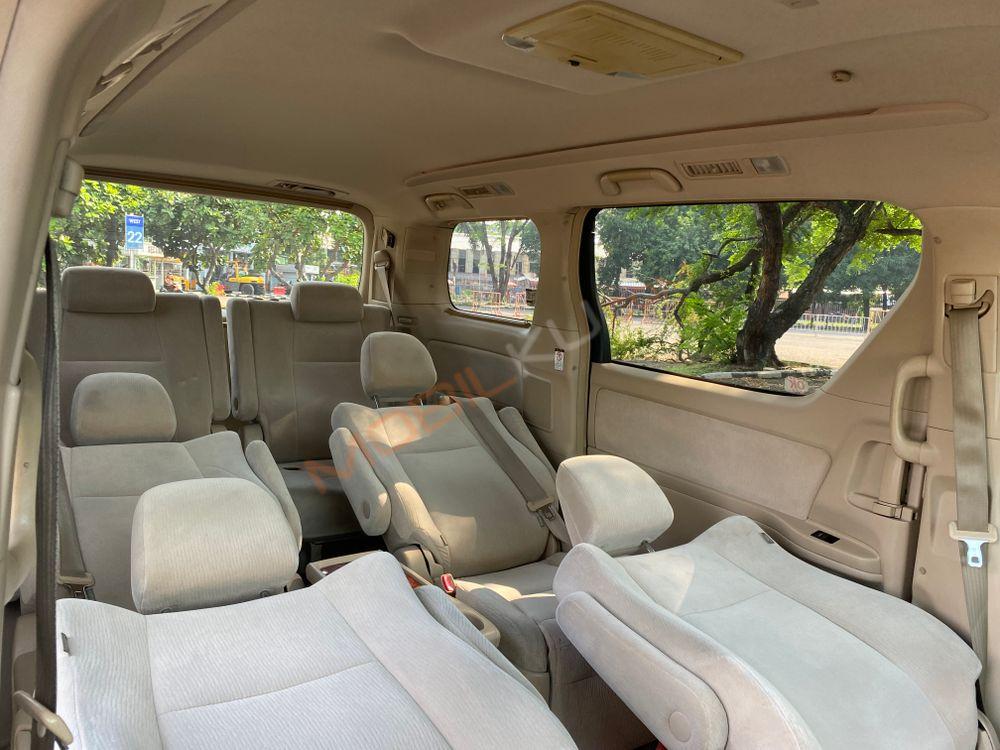 Mobil Toyota Alphard 2009