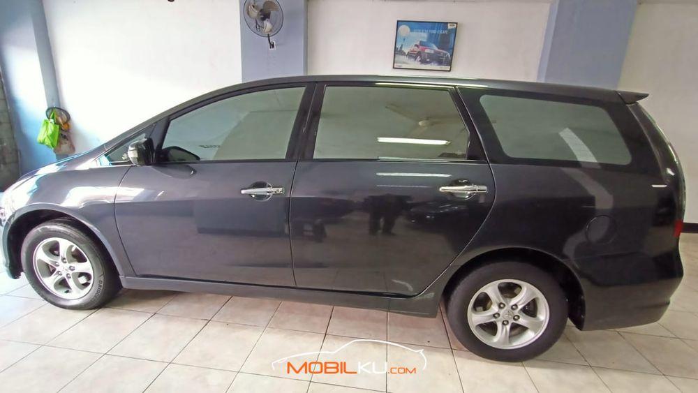 Mobil Mitsubishi Grandis 2008