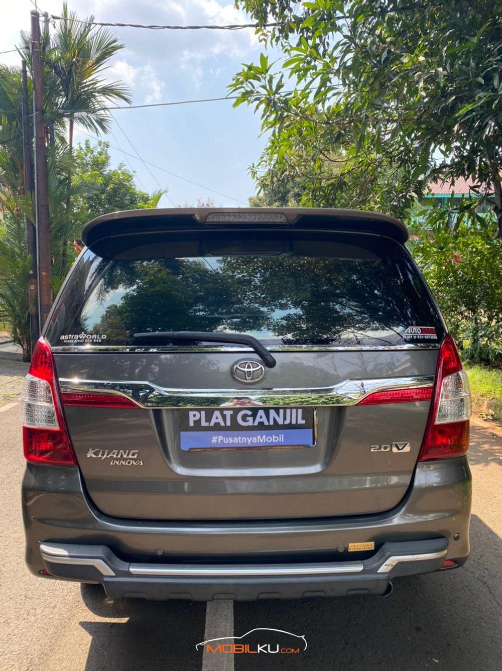 Mobil Toyota Kijang Innova 2014