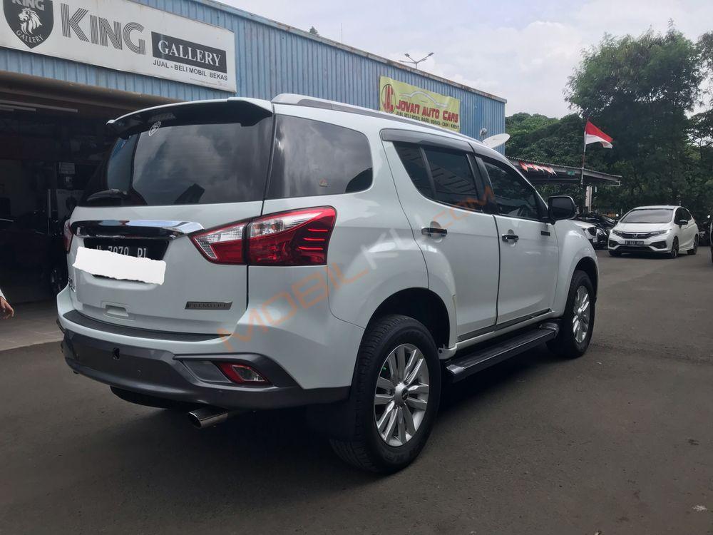 Mobil Isuzu MU-X 2017