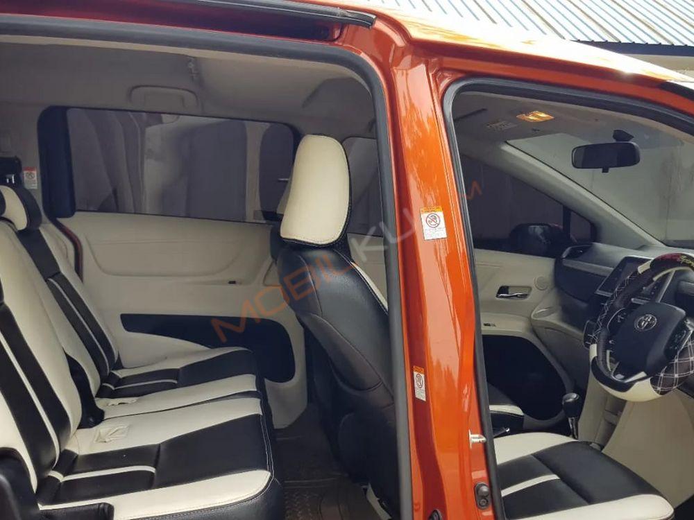 Mobil Toyota Sienta 2016