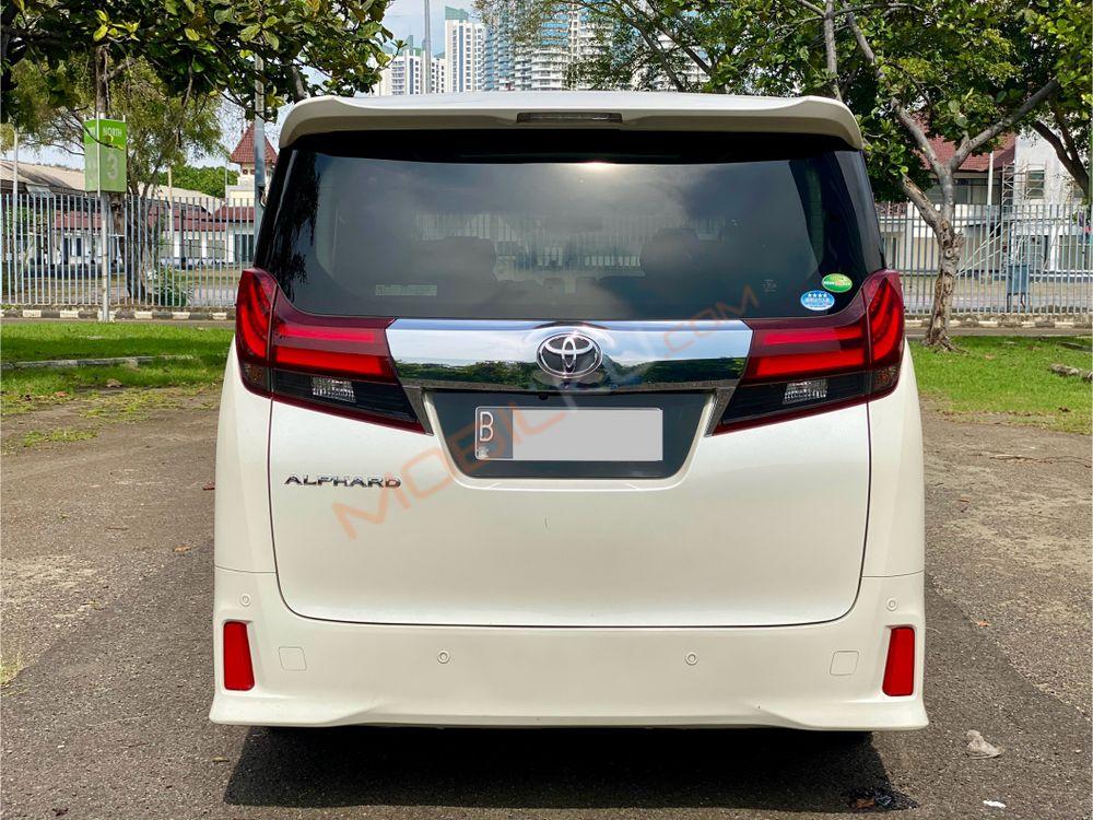 Mobil Toyota Alphard 2016
