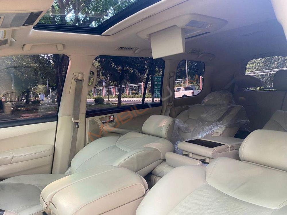 Mobil Lexus LX 2010