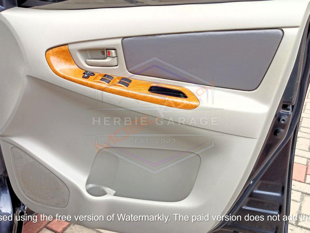 Mobil Toyota Kijang Innova 2011