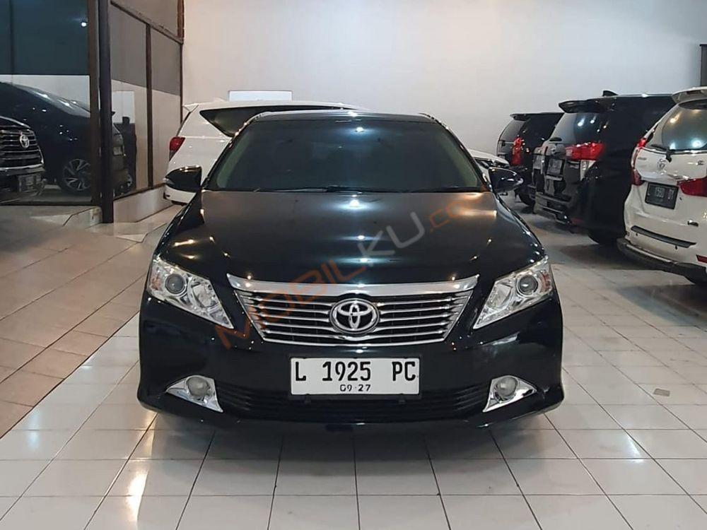 Mobil Toyota Camry 2012