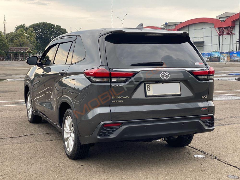 Mobil Toyota Kijang Innova 2024