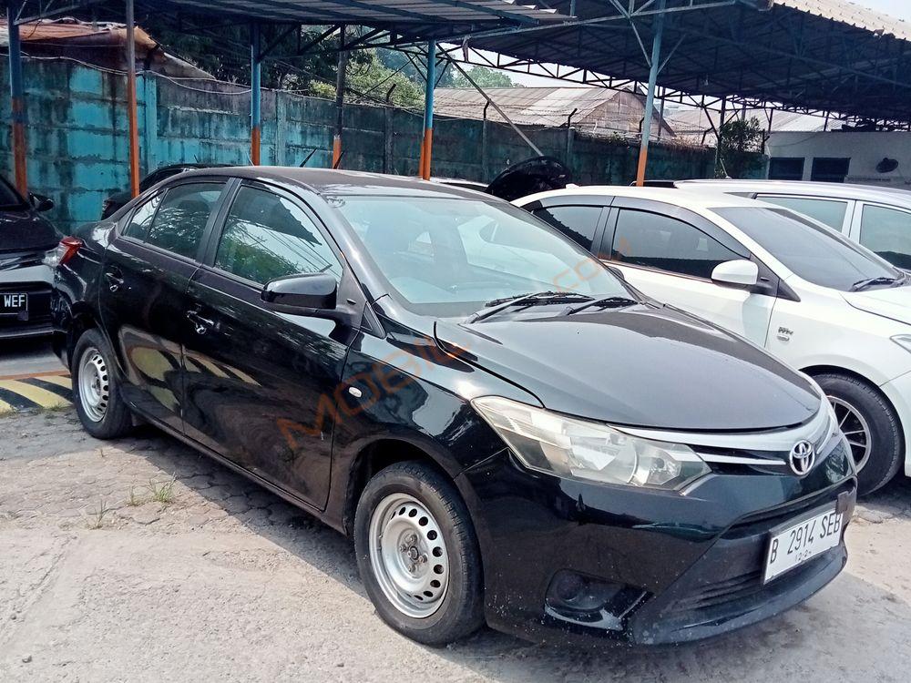 Mobil Toyota Limo 2014