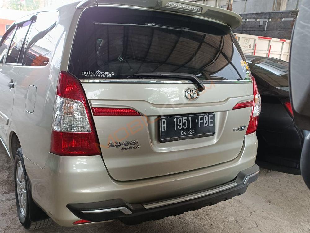 Mobil Toyota Kijang Innova 2014