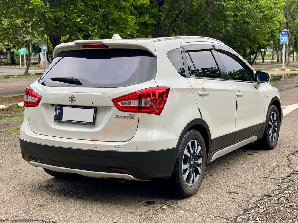 Mobil Suzuki SX4 2018