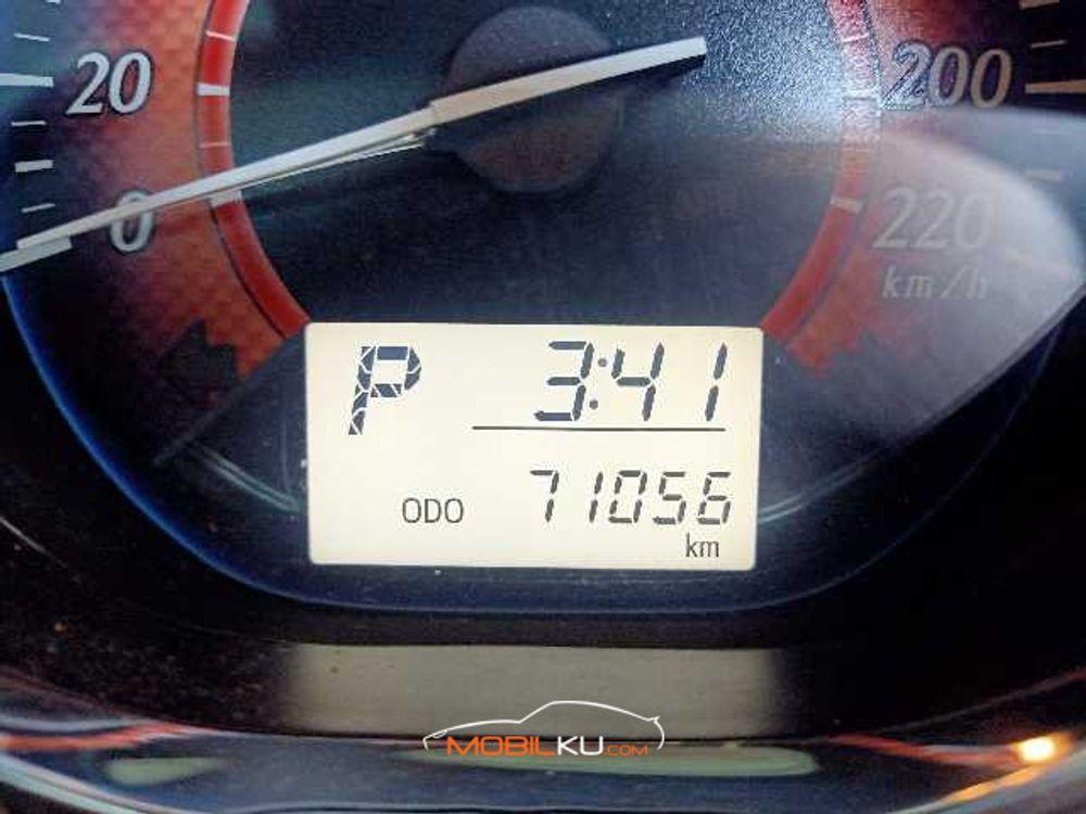 Mobil Toyota Yaris 2016