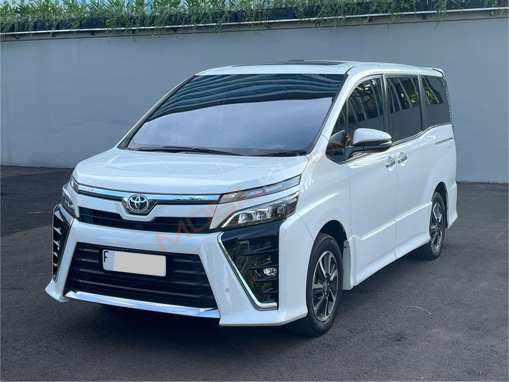 Mobil Toyota Voxy 2019