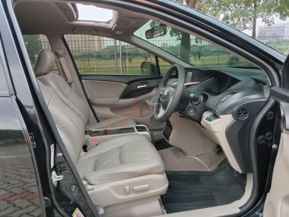 Mobil Honda Odyssey 2012