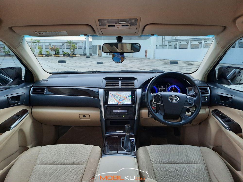 Mobil Toyota Camry 2017