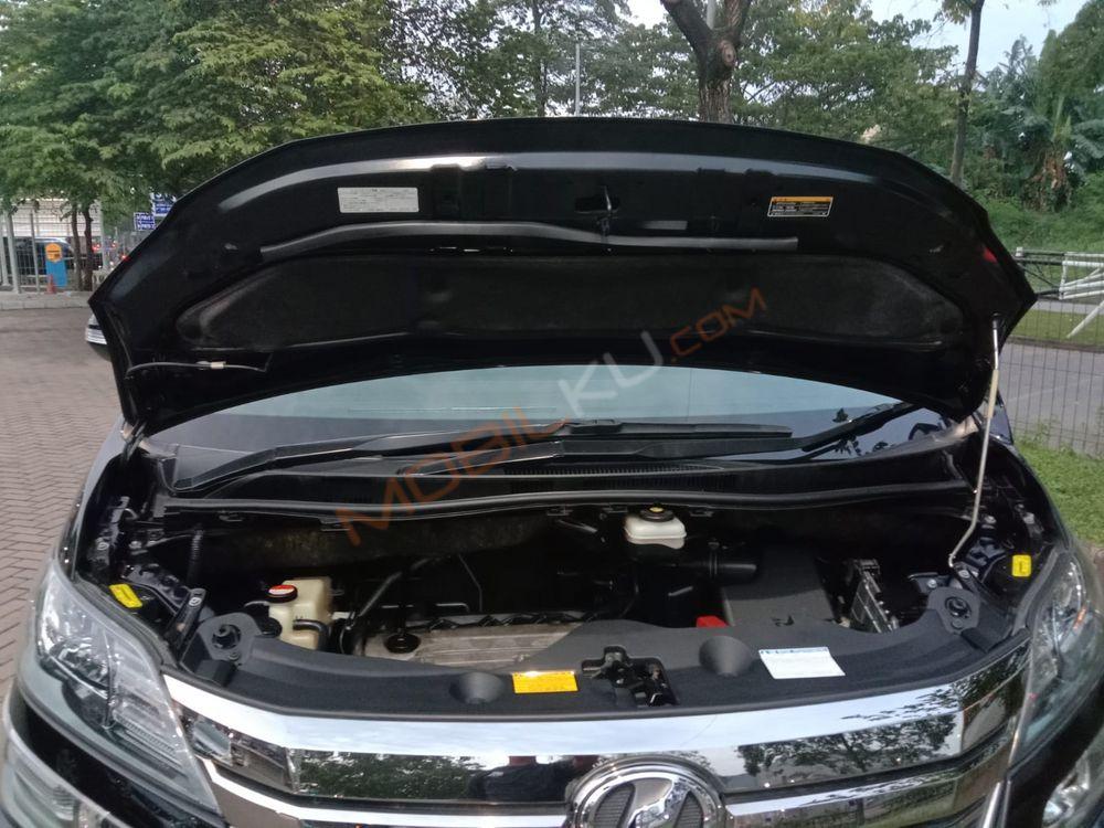 Mobil Toyota Vellfire 2015