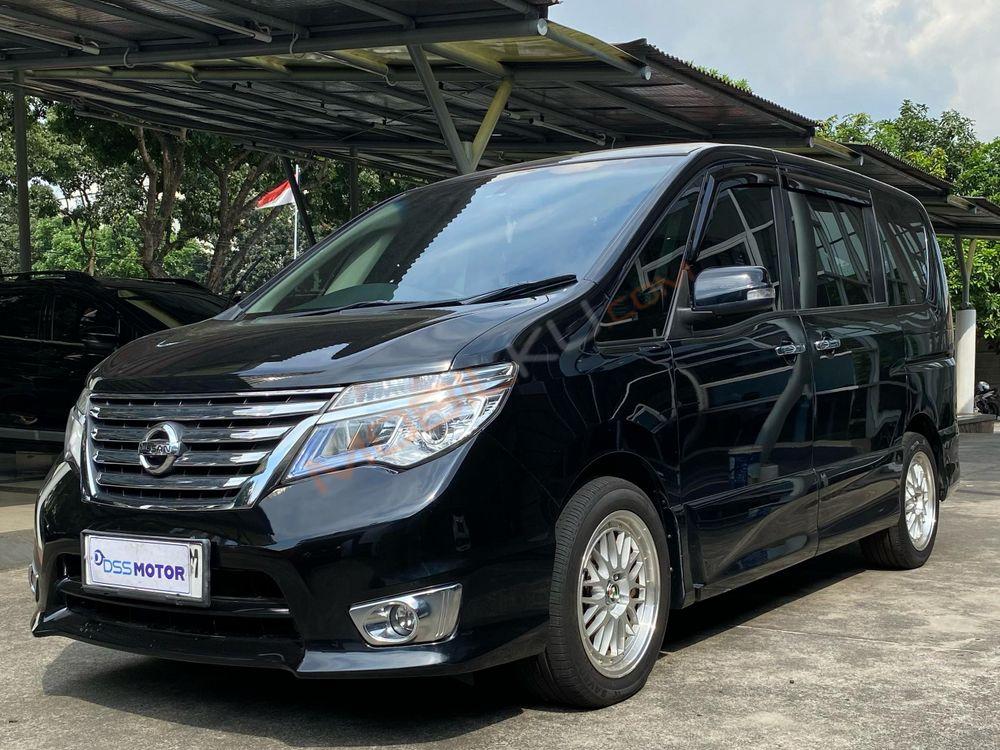 Mobil Nissan Serena 2018