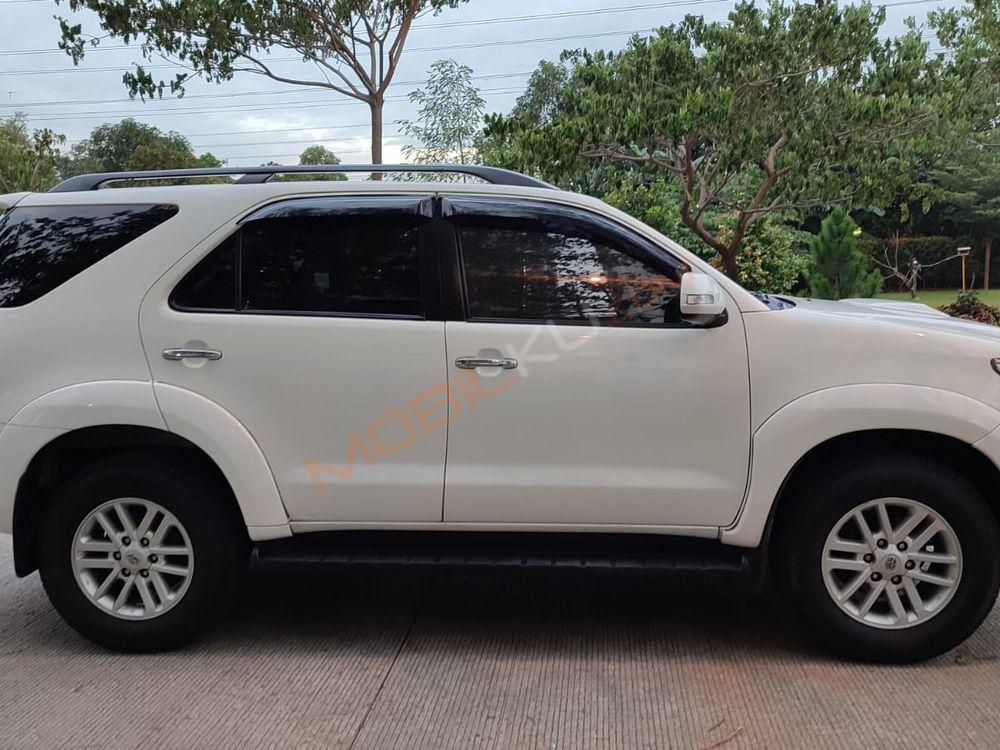 Mobil Toyota Fortuner 2013