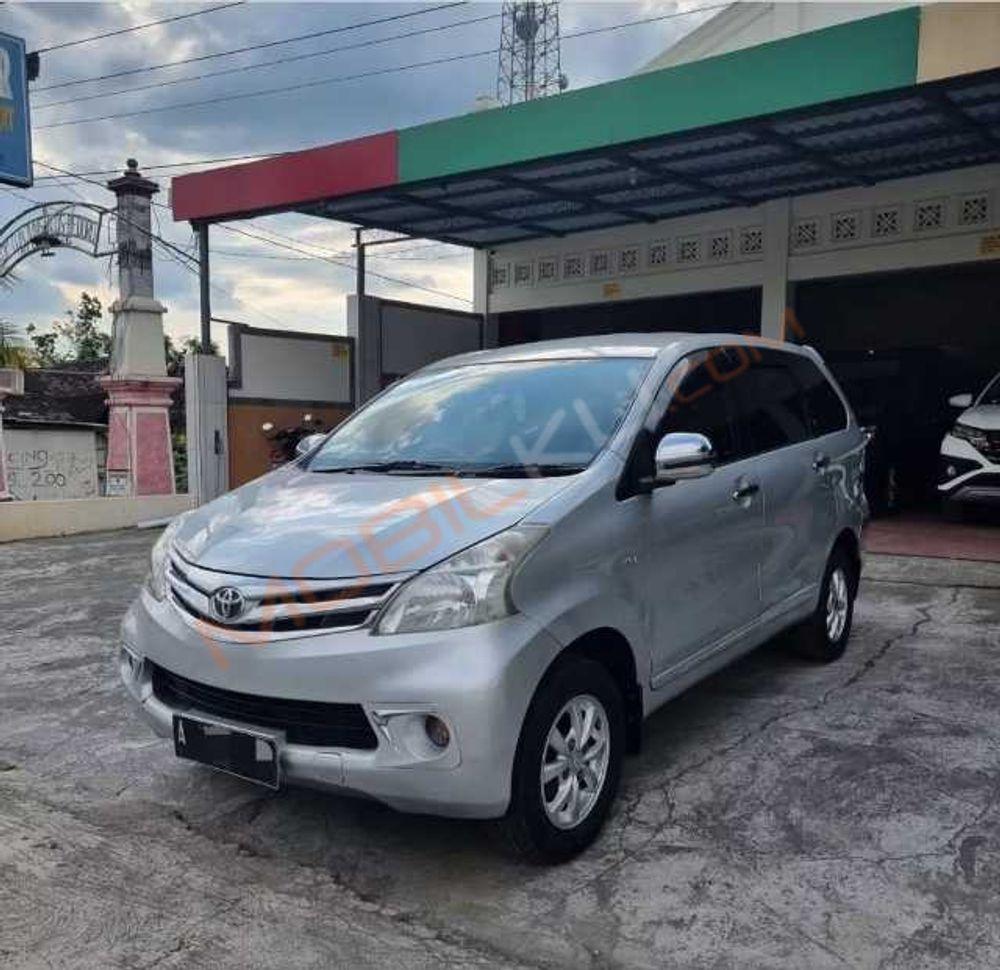 Mobil Toyota Avanza 2012