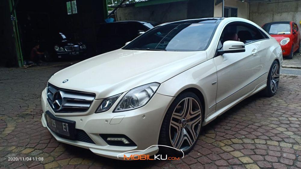 Mobil Mercedes-Benz E-Class 2011