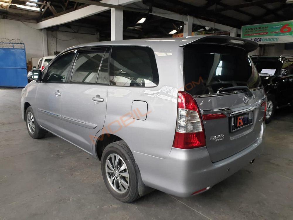 Mobil Toyota Kijang Innova 2015