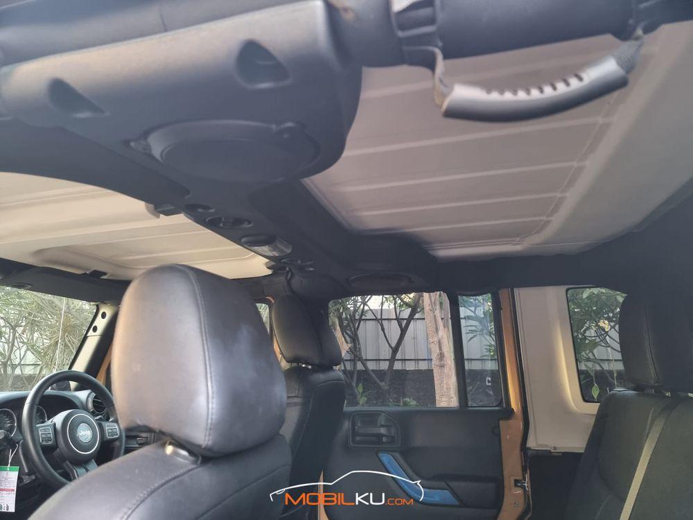 Mobil Jeep Wrangler 2014