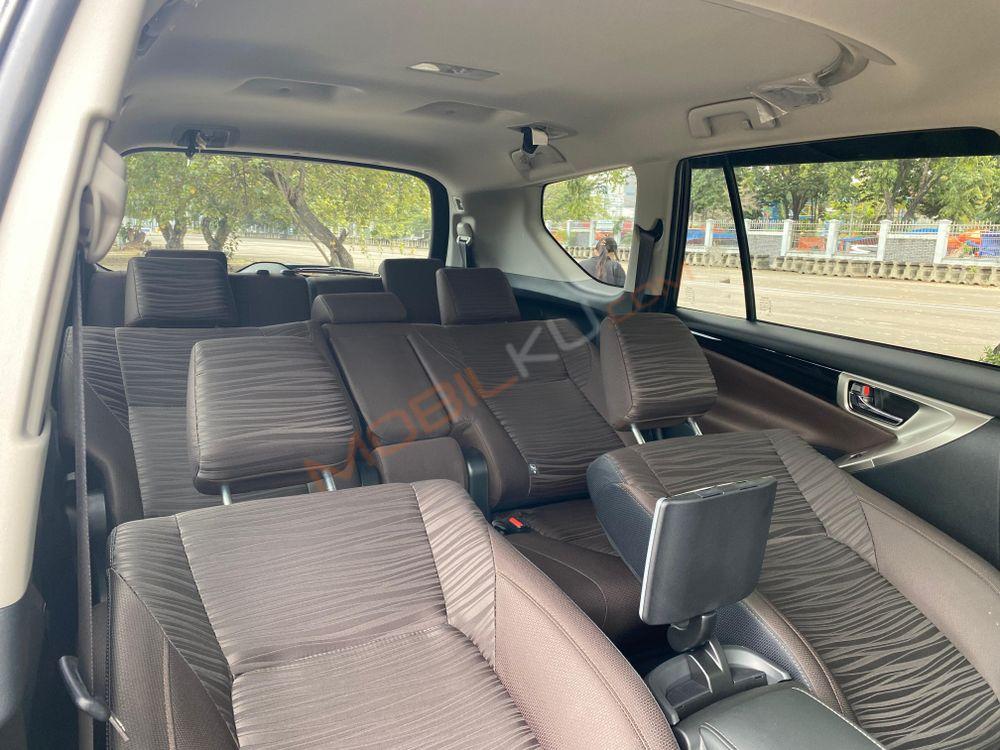 Mobil Toyota Kijang Innova 2022