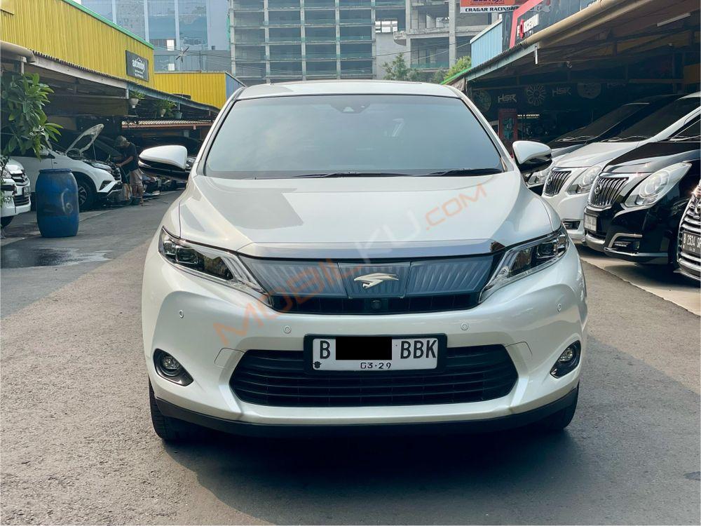Mobil Toyota Harrier 2014