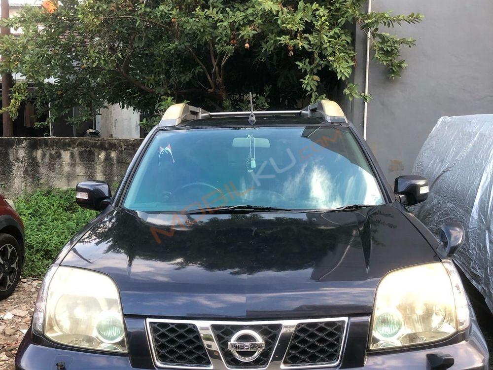 Mobil Nissan X-Trail 2006