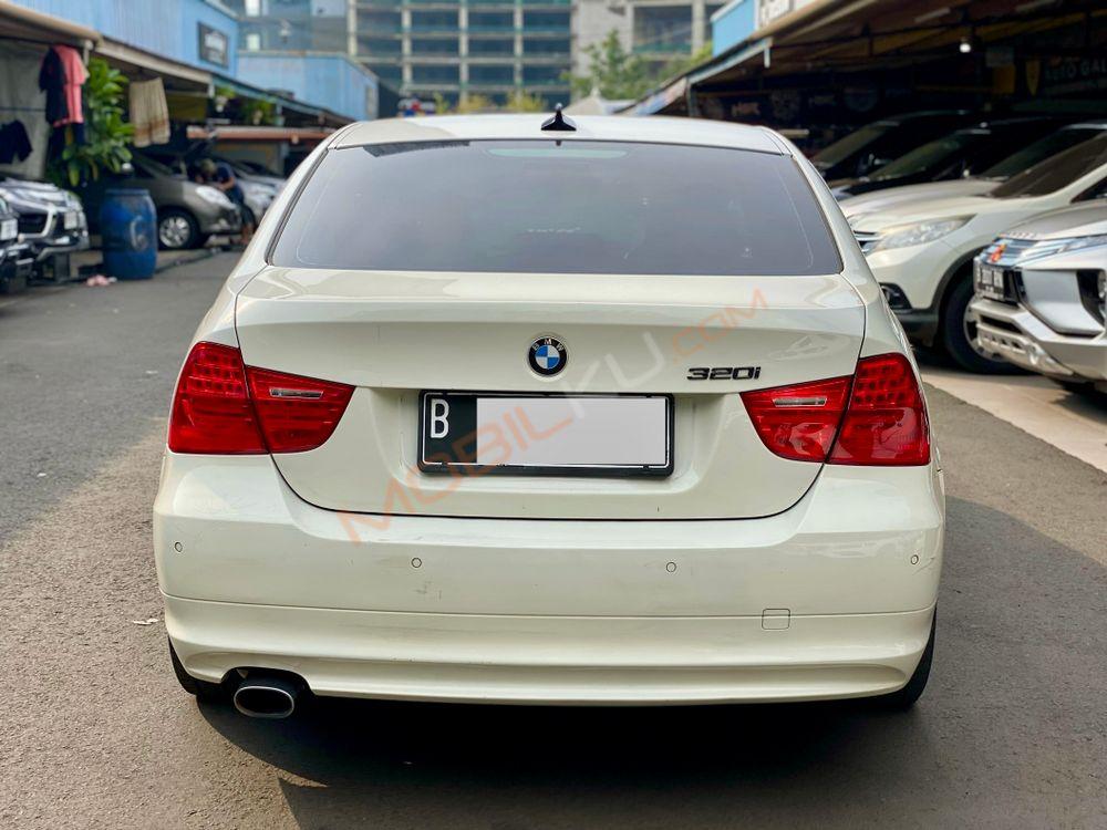 Mobil BMW 3 Series 2011