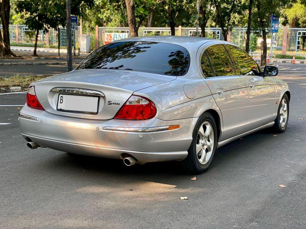 Mobil Jaguar S-Type 2001