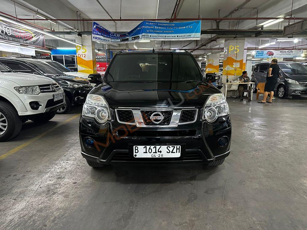 Mobil Nissan X-Trail 2012