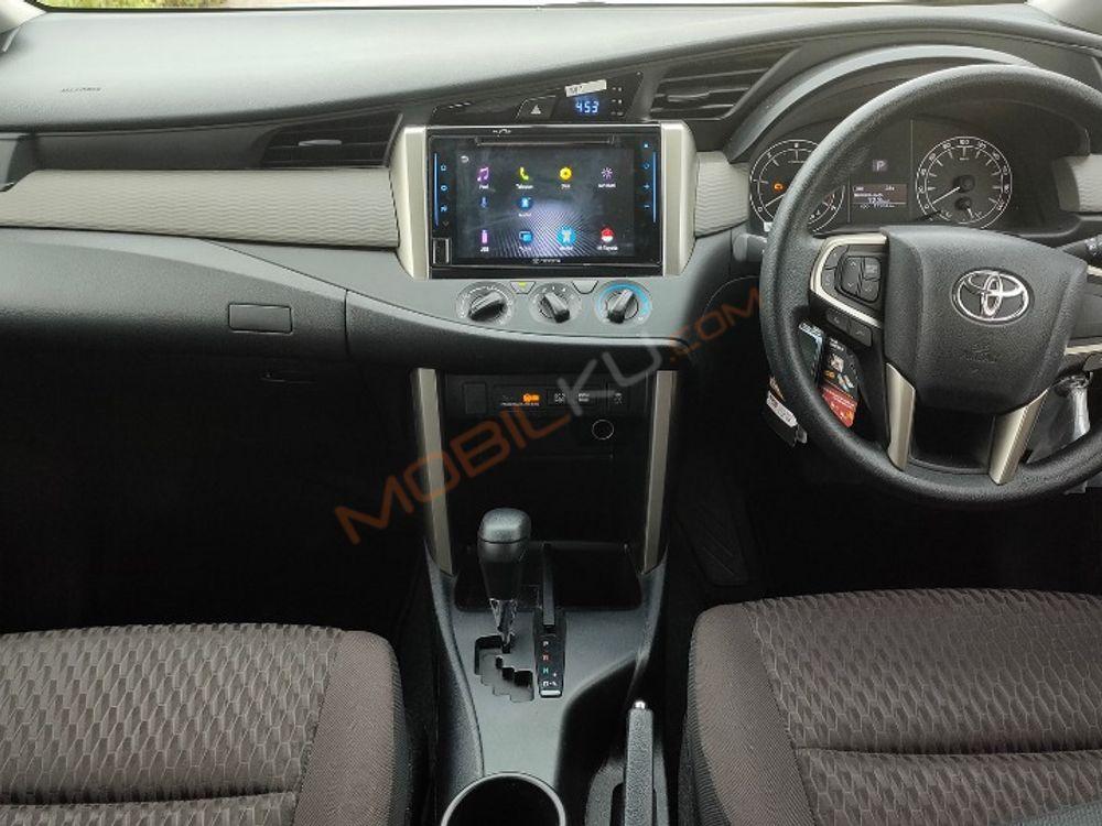 Mobil Toyota Kijang Innova 2021