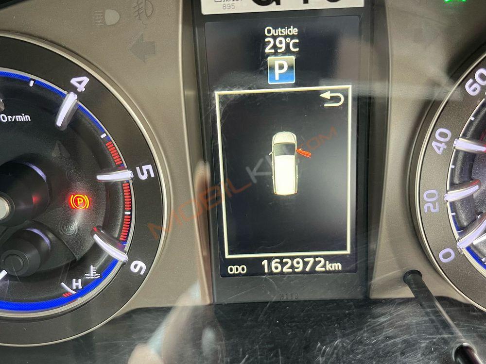 Mobil Toyota Kijang Innova 2022