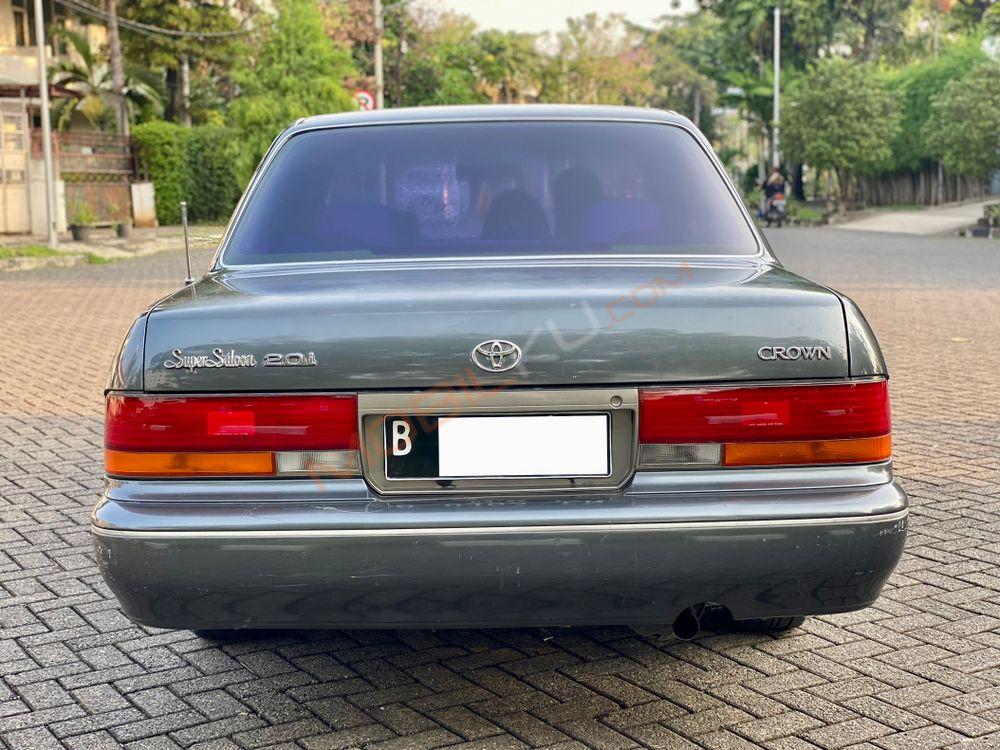 Mobil Toyota Crown 1995