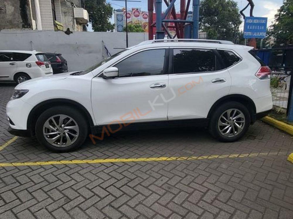 Mobil Nissan X-Trail 2015