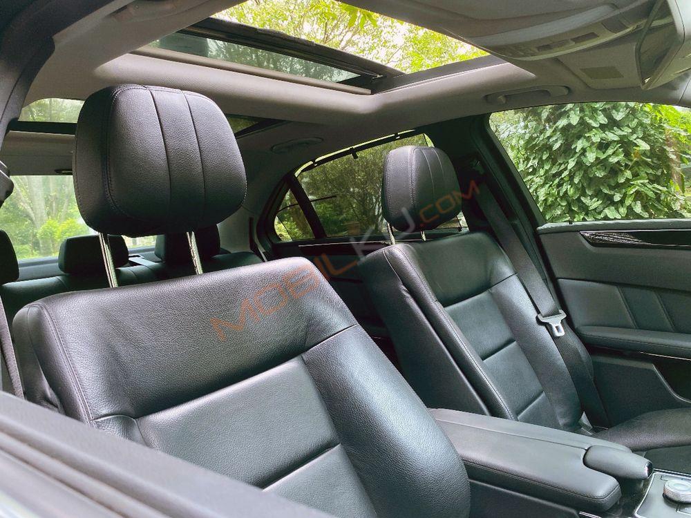 Mobil Mercedes-Benz E-Class 2011