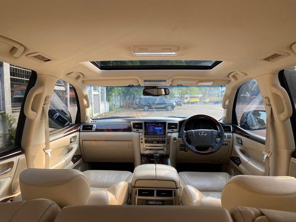 Mobil Lexus LX 2012