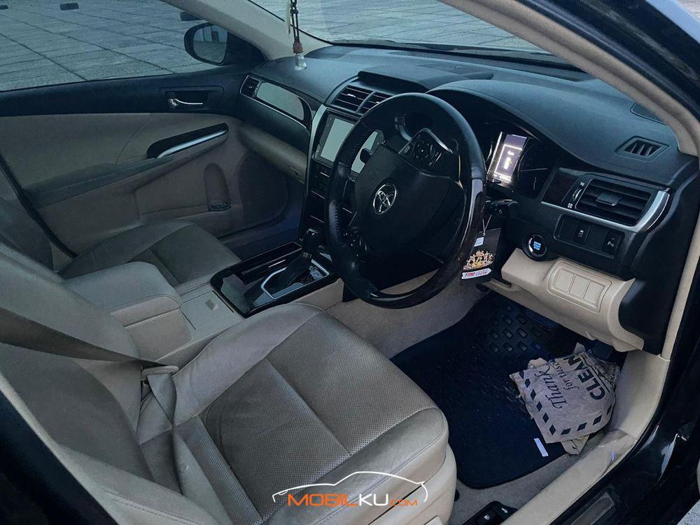 Mobil Toyota Camry 2016