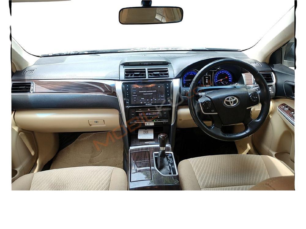 Mobil Toyota Camry 2018