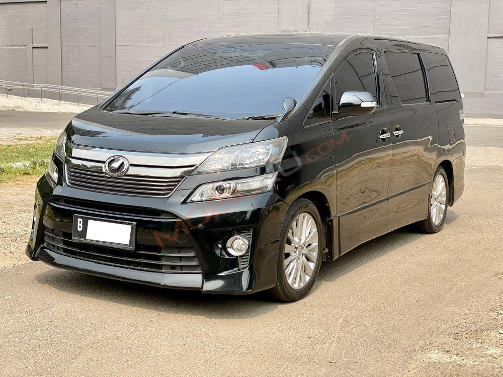 Mobil Toyota Vellfire 2013