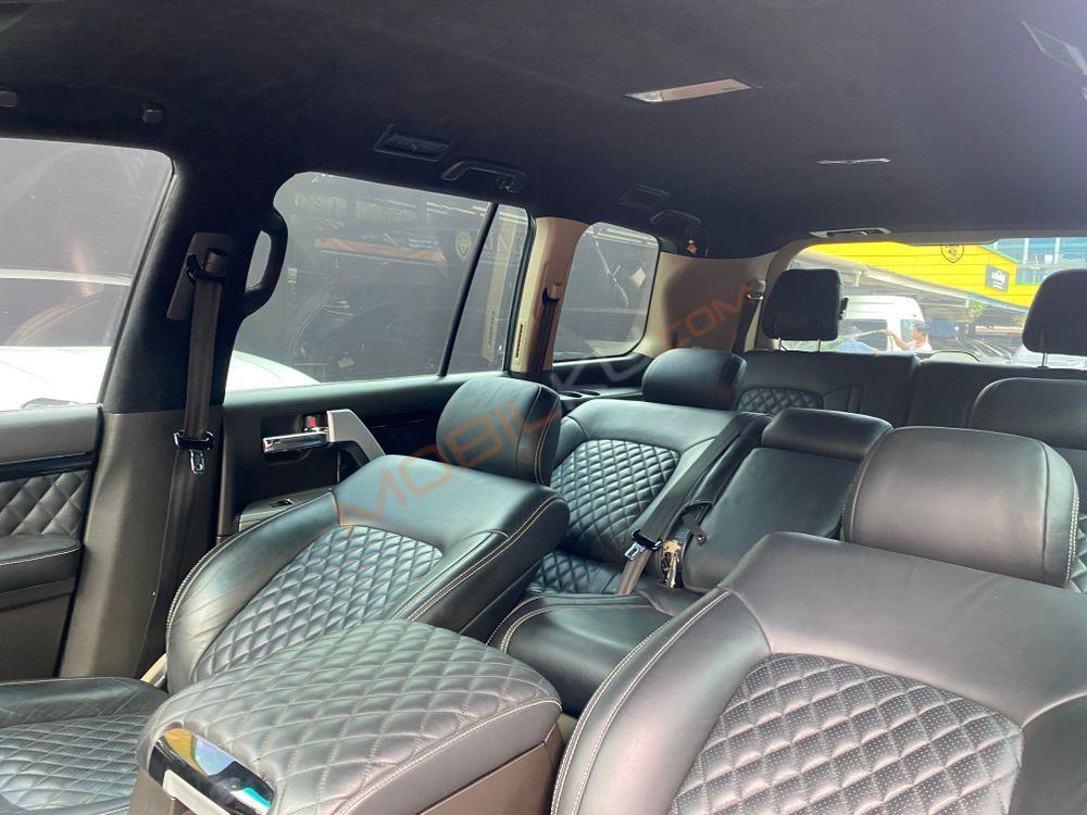 Mobil Toyota Land Cruiser 2008