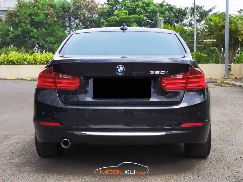 Mobil BMW 3 Series 2014
